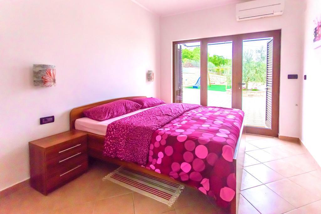 Villa Lara Karojba Quarto foto