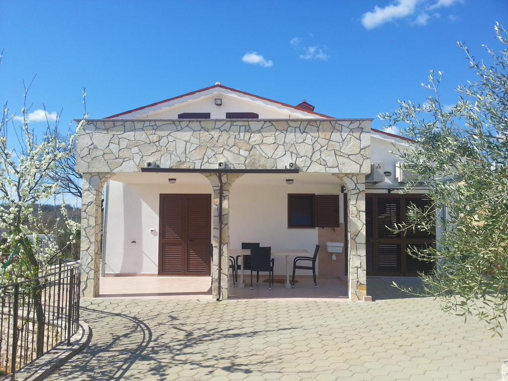 Villa Lara Karojba Quarto foto